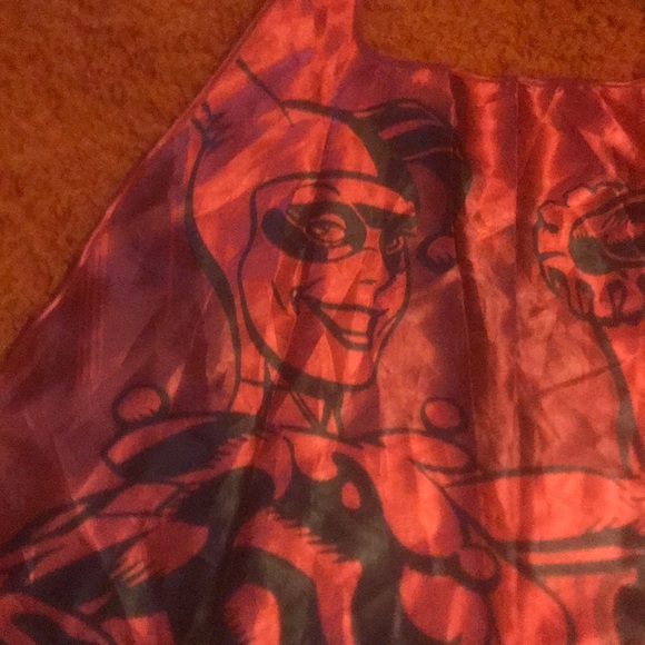 Red - Picture 3 of 4